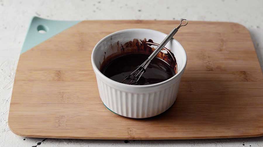 molasses in a cup